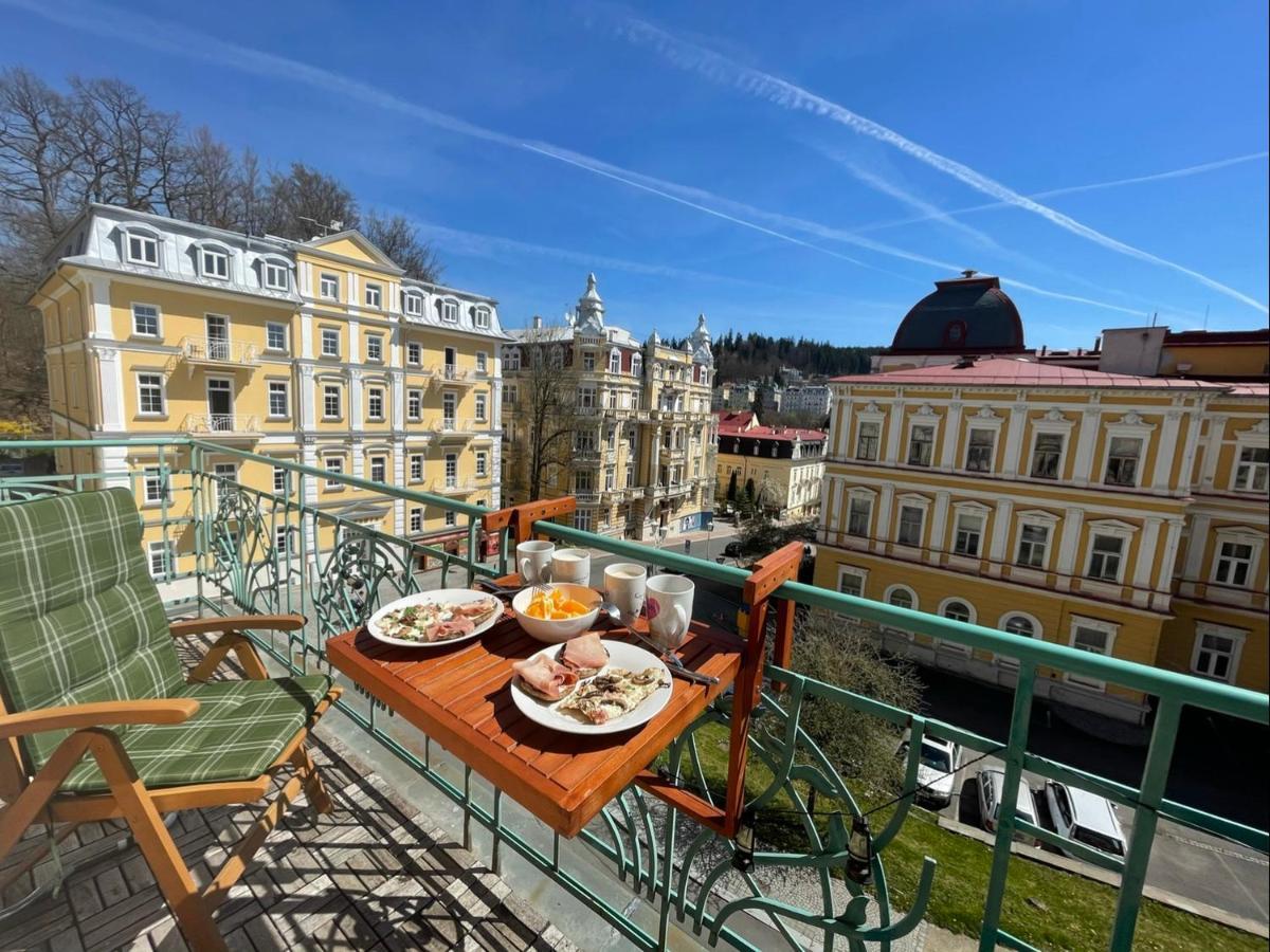 Balconies Above Colonnade Appartement Mariënbad Buitenkant foto