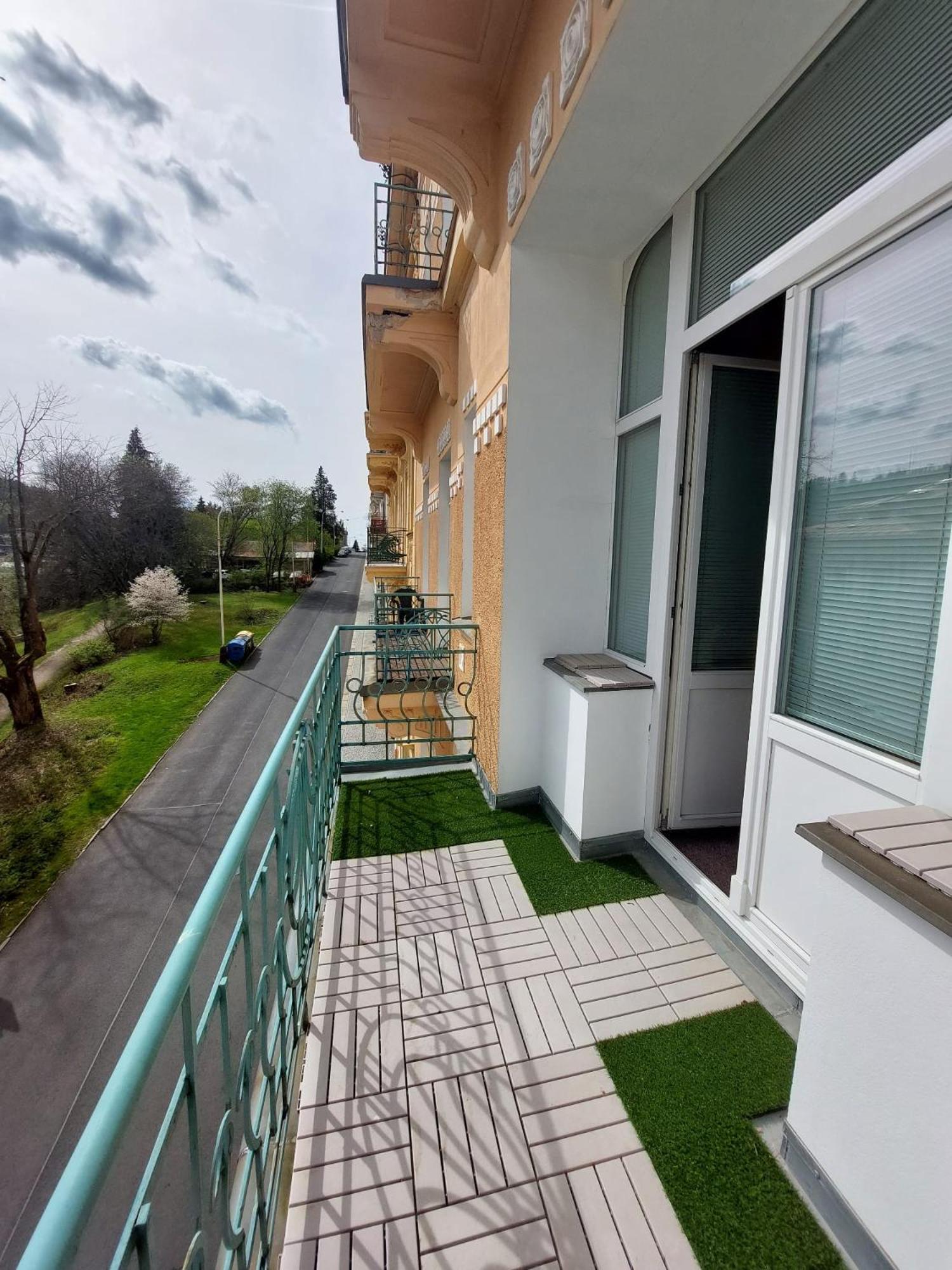 Balconies Above Colonnade Appartement Mariënbad Buitenkant foto