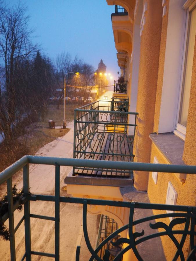 Balconies Above Colonnade Appartement Mariënbad Buitenkant foto